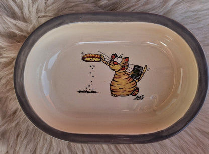 Keramik Schale für Surefeed mit Farbrand und Pucki leert Napf aus