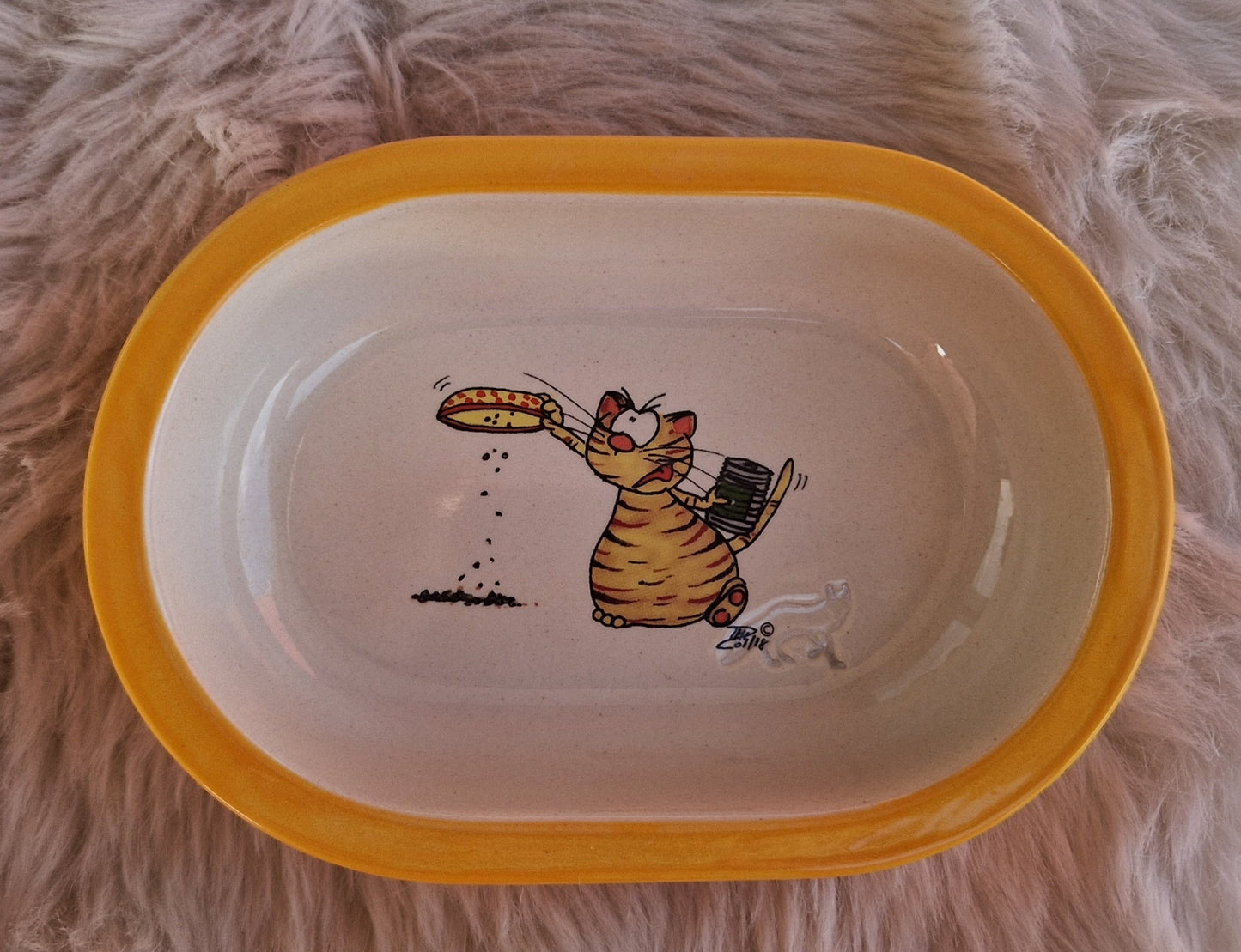 Keramik Schale für Surefeed mit Farbrand und Pucki leert Napf aus