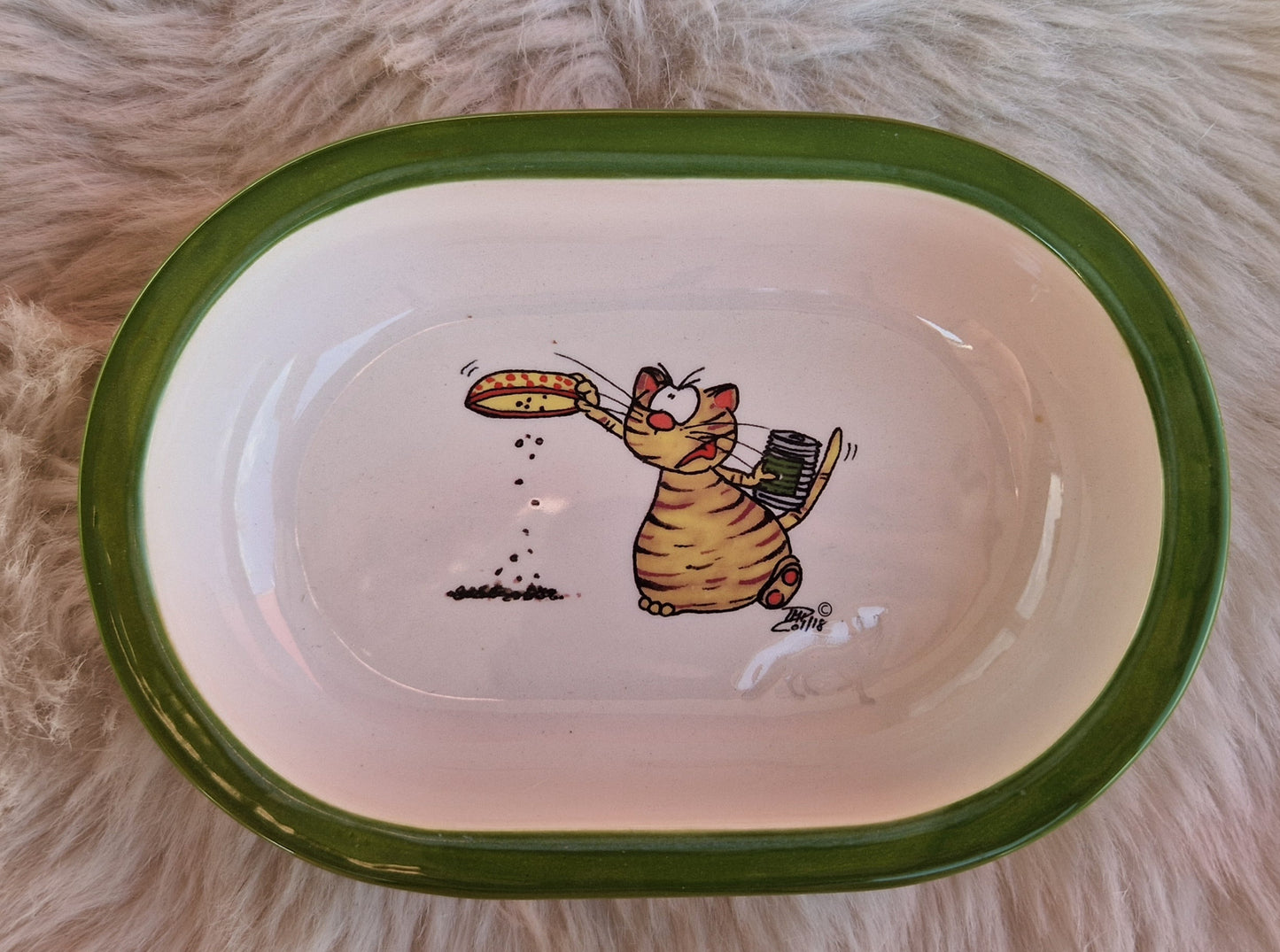 Keramik Schale für Surefeed mit Farbrand und Pucki leert Napf aus