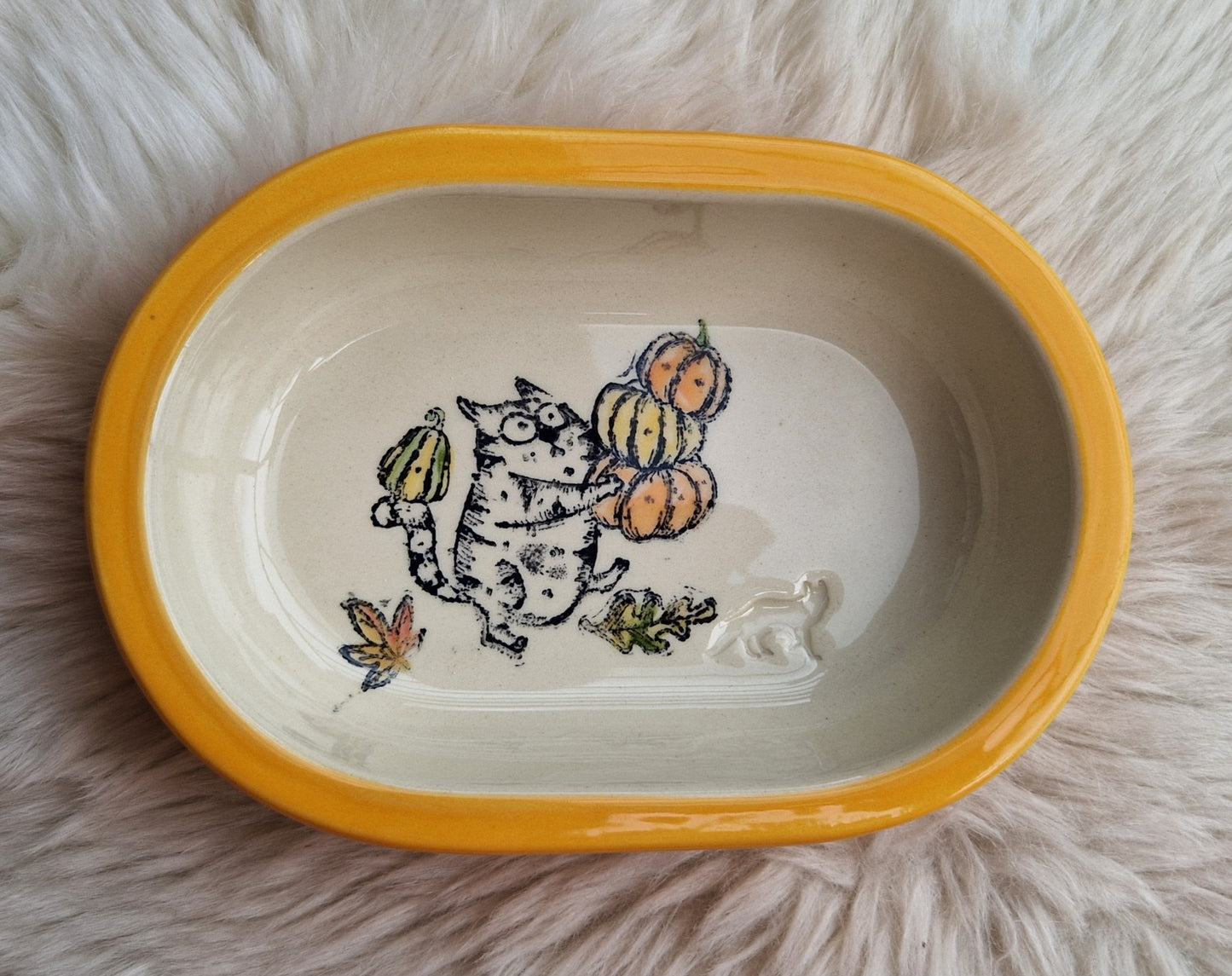 Keramik Schale für Surefeed mit Farbrand "Finn bei der Kürbisernte"