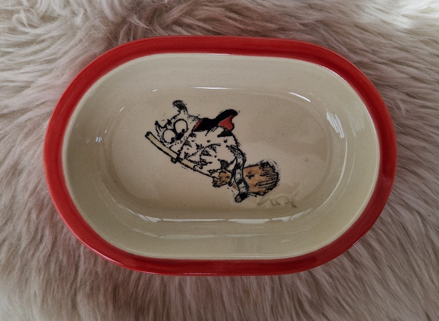 Keramik Schale für Surefeed mit Farbrand "Finn reitet auf dem Besen"