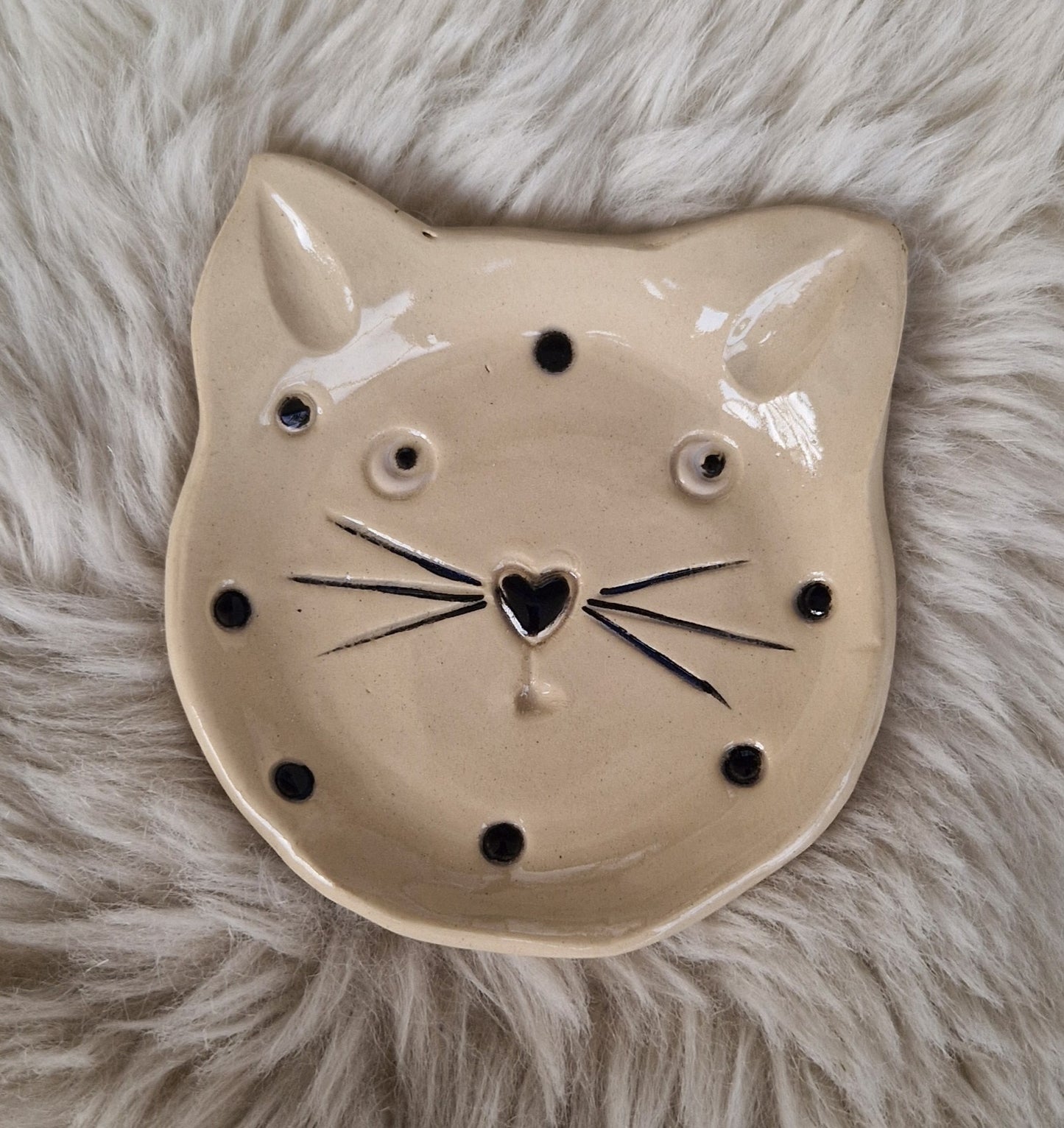 Katzenschleckteller in Katzenkopf-Form