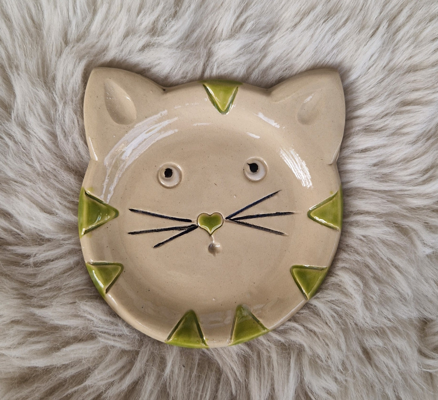 Katzenschleckteller in Katzenkopf-Form