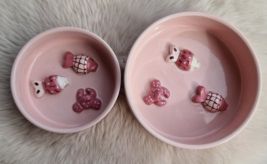 Wasserschale aus Keramik mit Fischmotiv