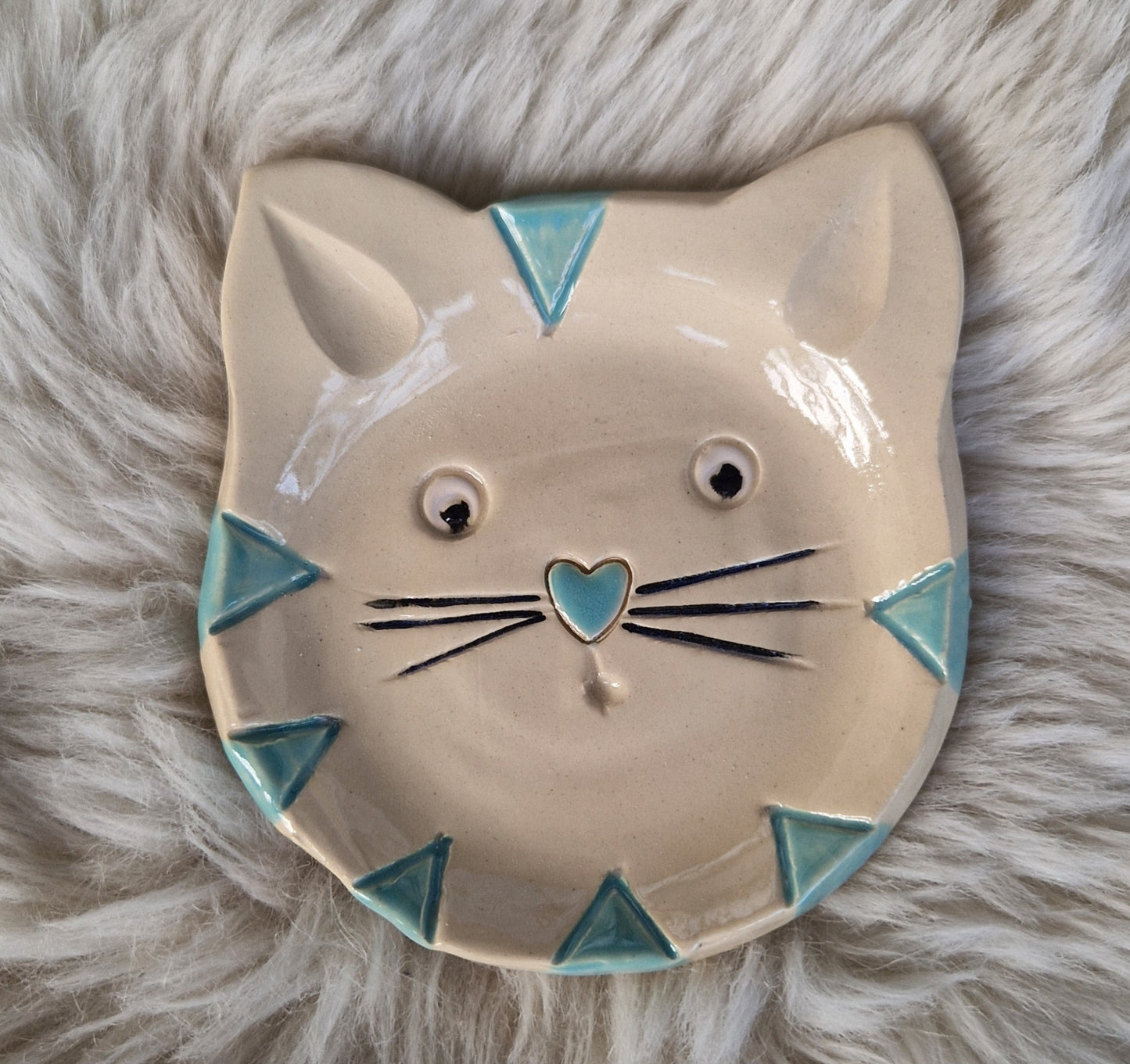 Katzenschleckteller in Katzenkopf-Form