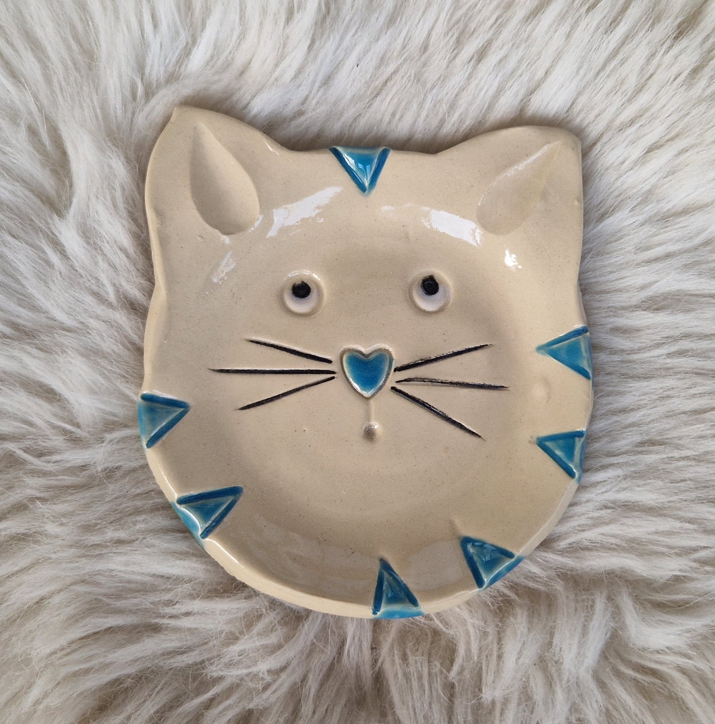 Katzenschleckteller in Katzenkopf-Form