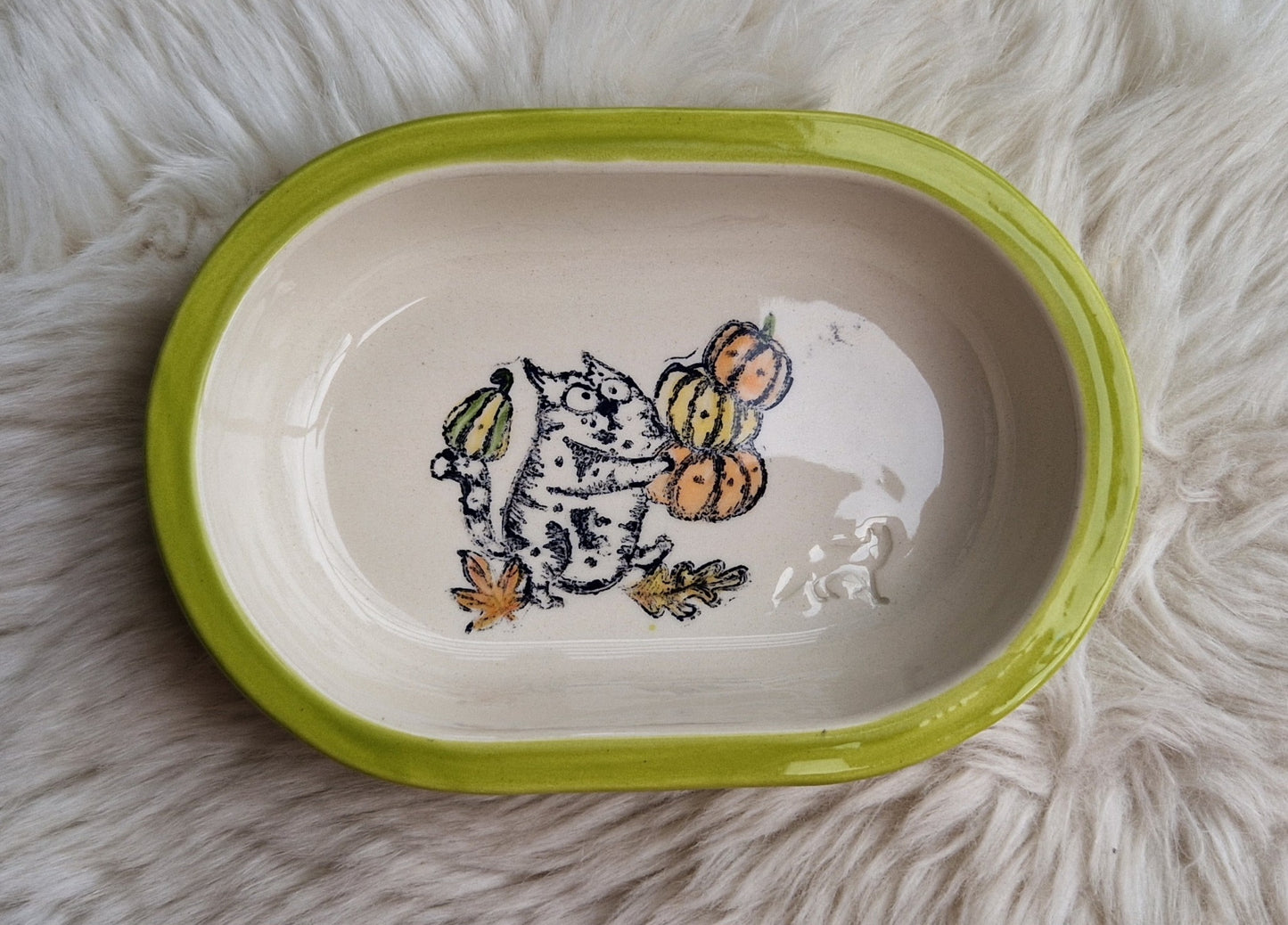 Keramik Schale für Surefeed mit Farbrand "Finn bei der Kürbisernte"