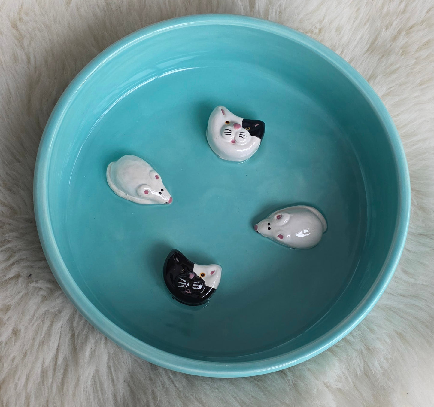 Wasserschale aus Keramik mit Landmotiv