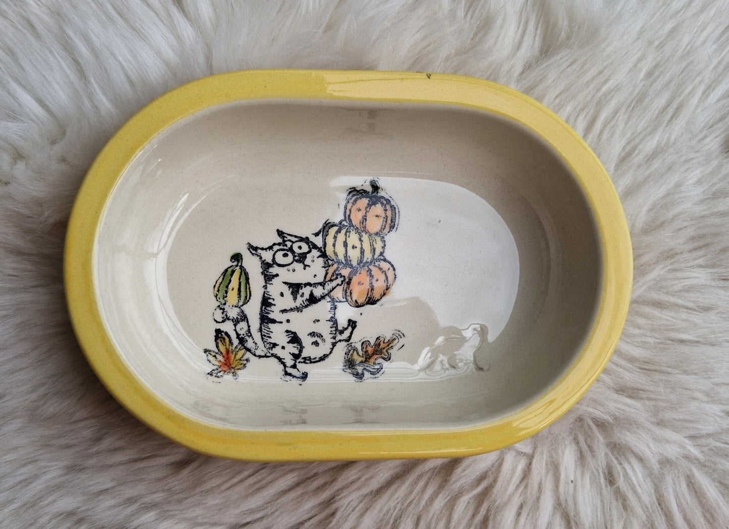 Keramik Schale für Surefeed mit Farbrand "Finn bei der Kürbisernte"